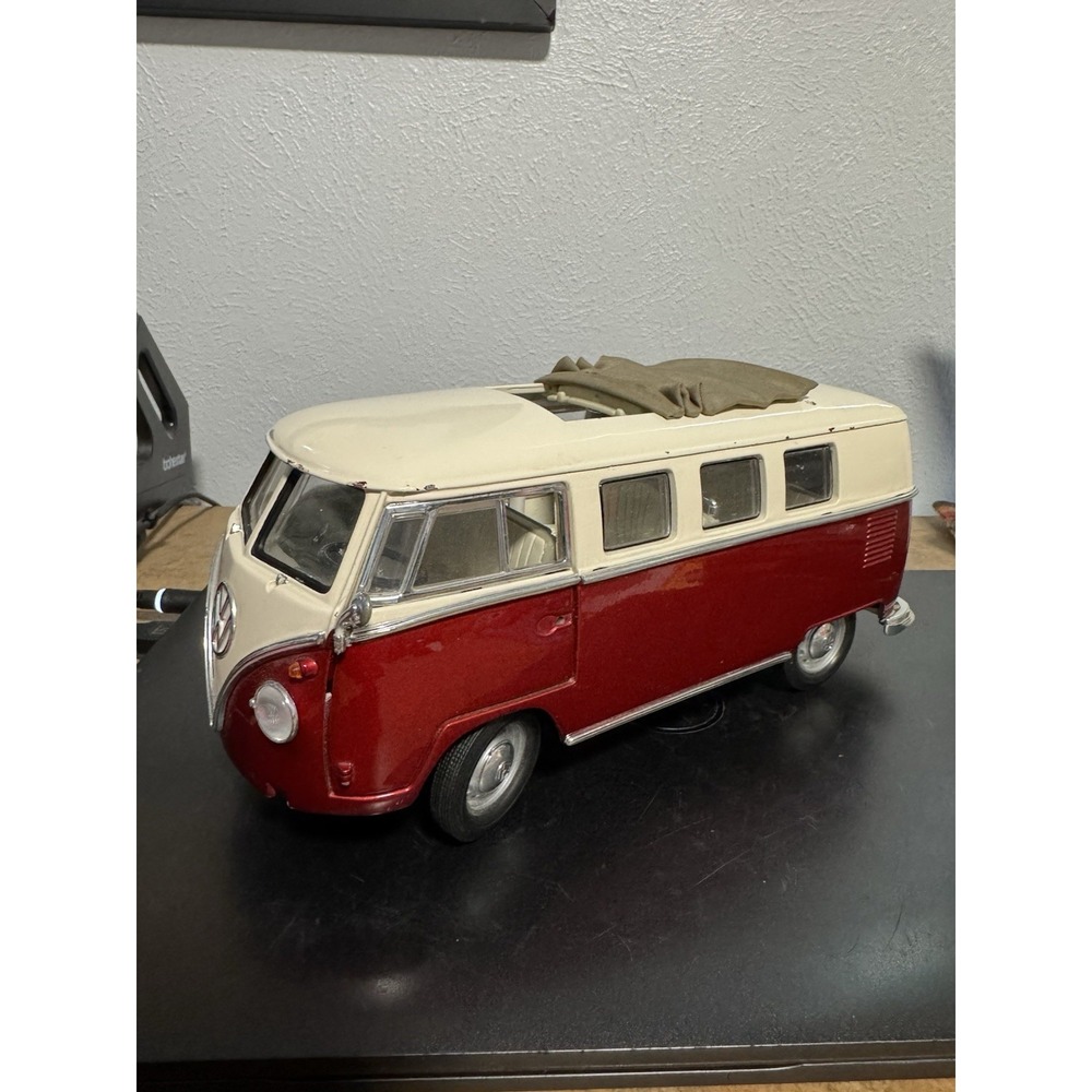 Die Cast VW Bug 62 MICROBUS 1/18